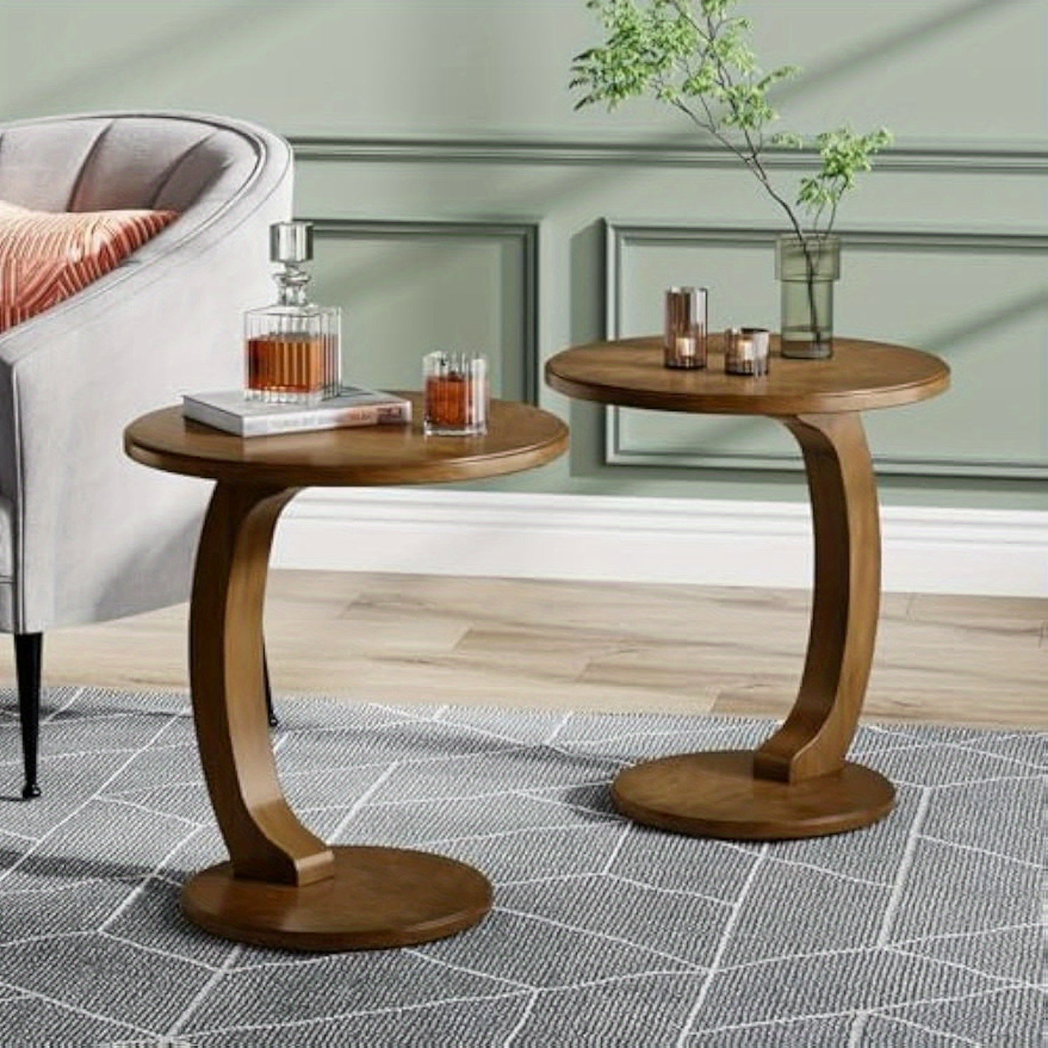 Sturdy Round End Table Made of Solid Wood, C-Shaped and Mid-Century Design, Perfect for Your Living Room