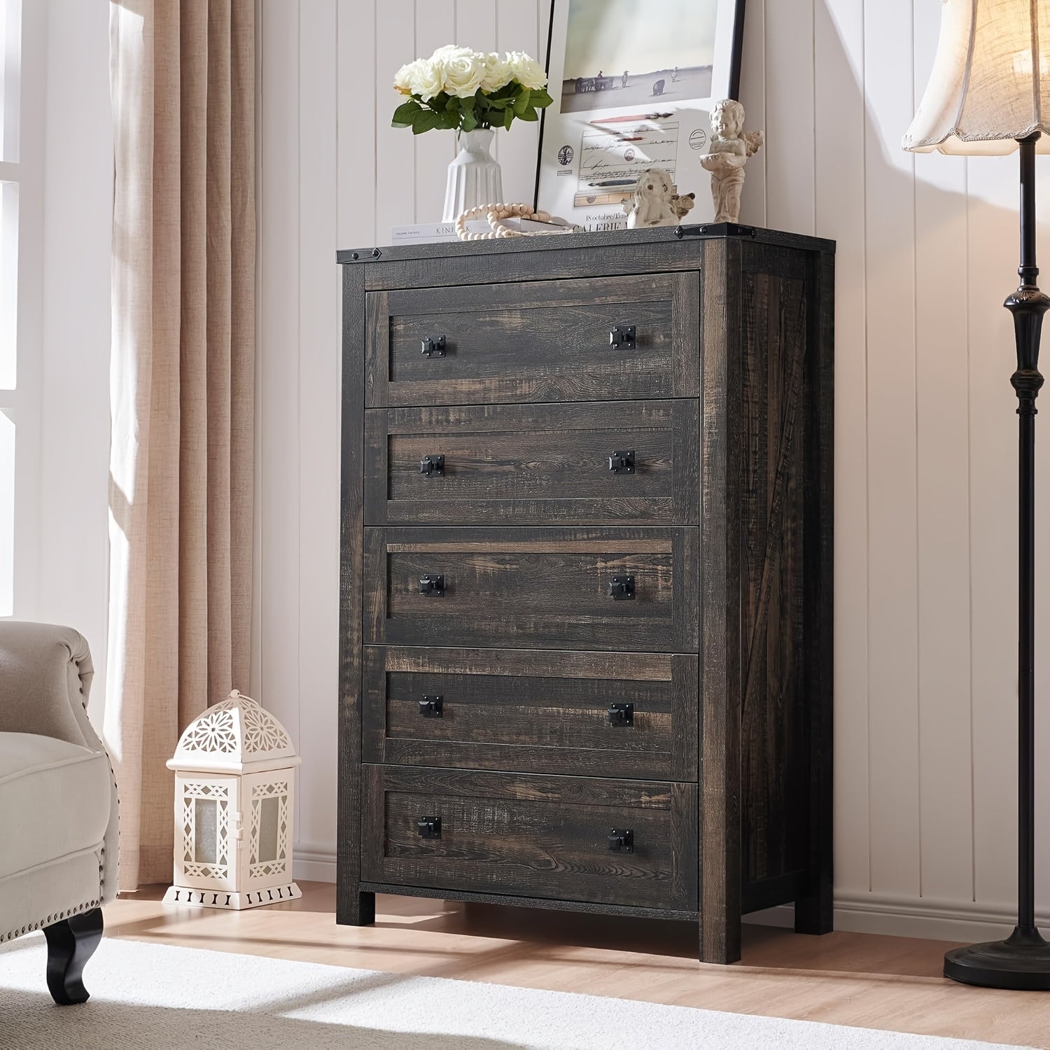 Charming Rustic Farmhouse 5-Drawer Dresser - Natural Wood Finish with Black Handles, Sturdy Engineered Wood Construction, Smooth Gliding Drawers for Bedroom, Living Room, Hallway Storage